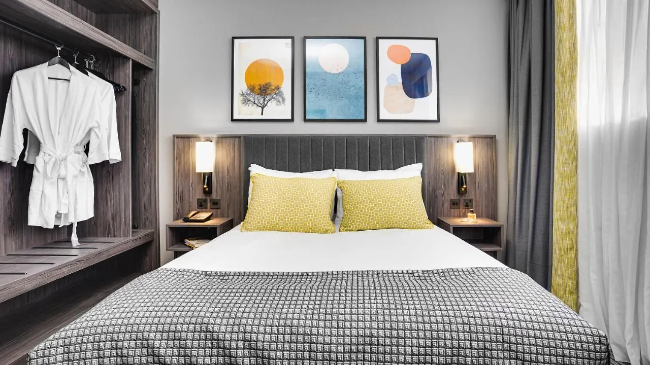 Plaza Hotel Tallaght 4*,